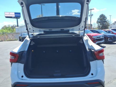 Certified 2024 Chevrolet Trax ACTIV w/ Sunroof Package image 12