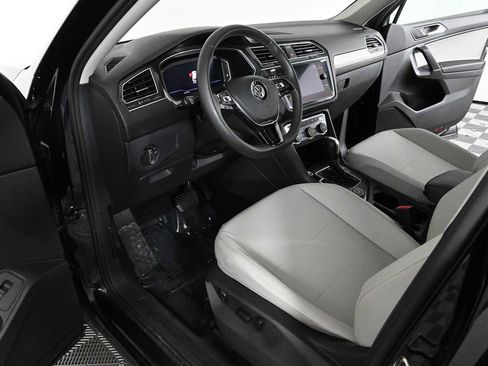 Used 2020 Volkswagen Tiguan SEL AWD/4WD image 18