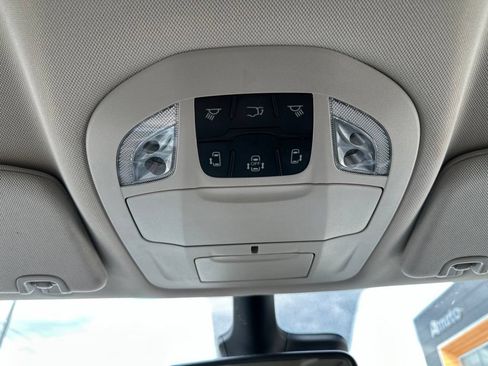 Used 2023 Chrysler Pacifica Touring-L AWD/4WD image 36