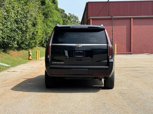 Used 2020 Cadillac Escalade Luxury AWD/4WD image 6