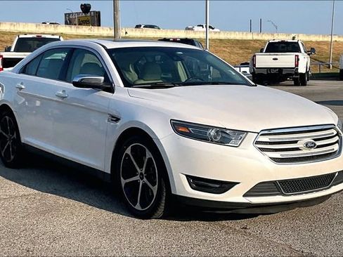 Used 2015 Ford Taurus Limited w/ Equipment Group 301A FWD image 2