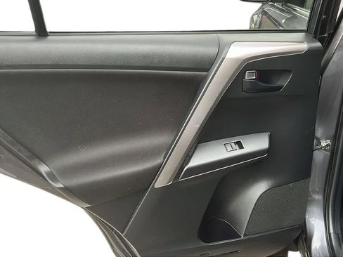 Used 2018 Toyota RAV4 LE image 25