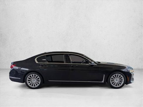 Used 2022 BMW 740i w/ Premium Package RWD image 4