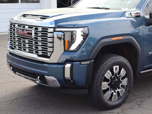 Used 2025 GMC Sierra 2500 Denali w/ Denali Reserve Package image 7