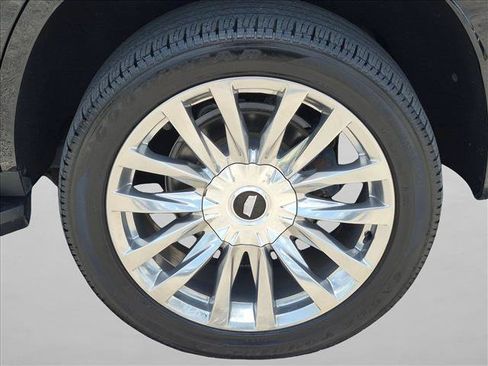 Used 2021 Cadillac Escalade Premium Luxury RWD image 25