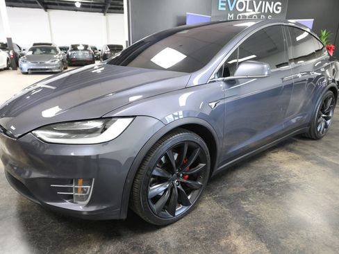 Used 2018 Tesla Model X P100D image 4