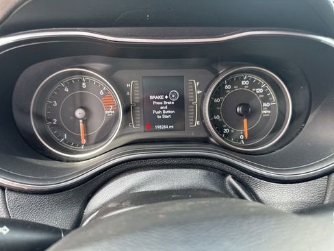 Used 2019 Jeep Cherokee Latitude Plus AWD/4WD image 24