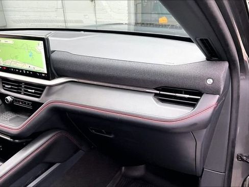 Used 2025 Ford Explorer ST-Line image 16