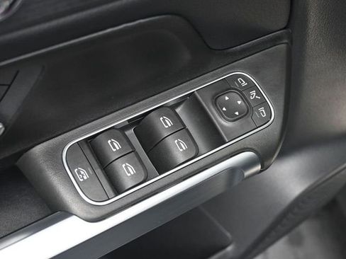 New 2025 Mercedes-Benz GLB 250 image 13