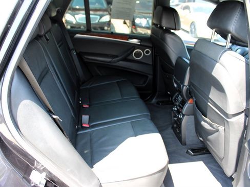 Used 2011 BMW X5 M image 20