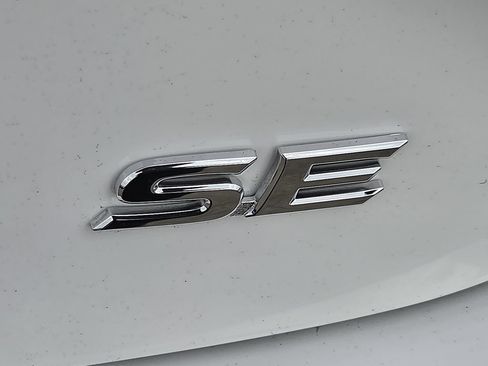 Used 2025 Toyota Camry SE FWD image 11