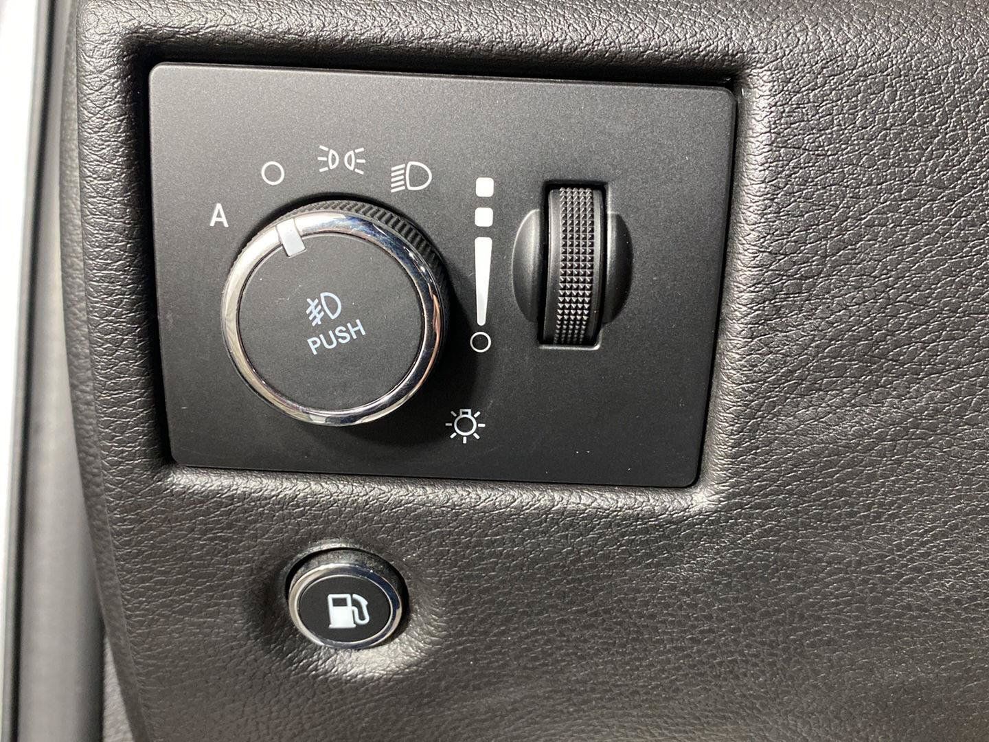 Used 2021 Jeep Grand Cherokee Laredo AWD/4WD image 18