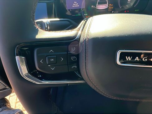 Used 2024 Jeep Wagoneer Launch Edition image 32