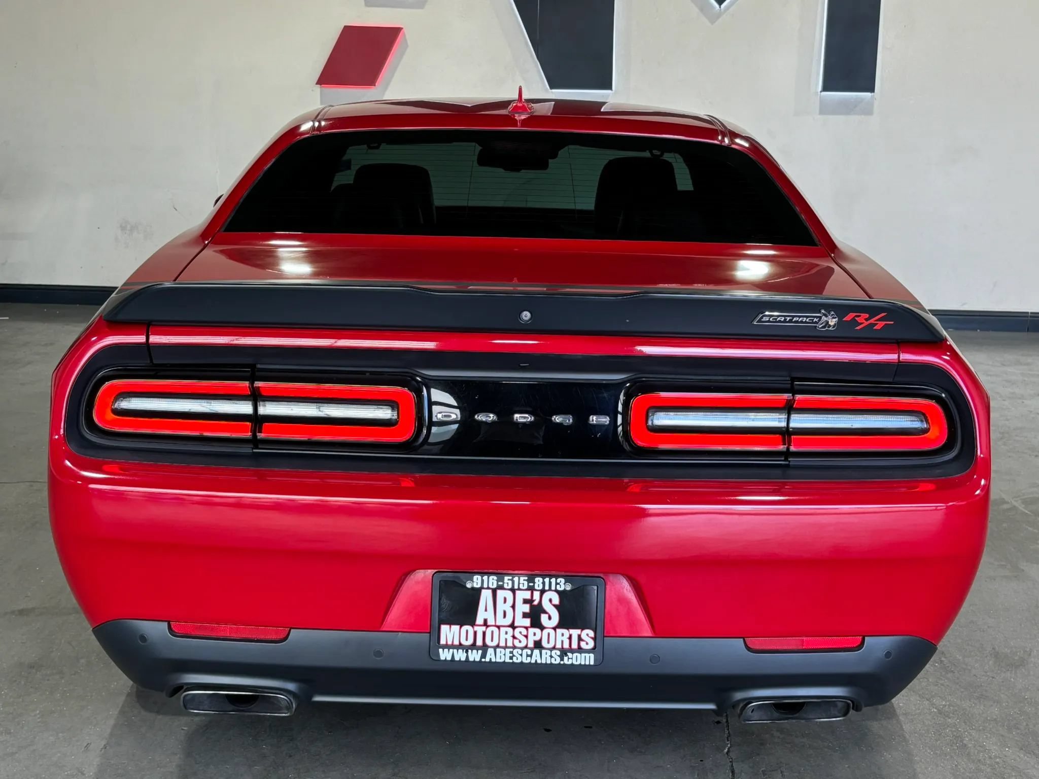 Used 2016 Dodge Challenger R/T Scat Pack w/ Leather Interior Group RWD image 5