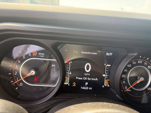 Used 2025 Jeep Gladiator Sport AWD/4WD image 24