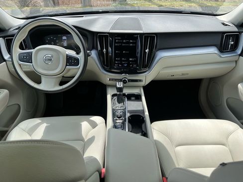 Used 2021 Volvo XC60 T5 Momentum AWD/4WD image 24