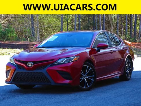 Used 2019 Toyota Camry SE w/ Carpet Mat Package image 1