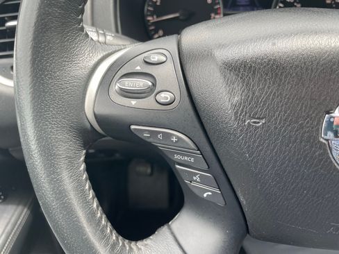 Used 2018 Nissan Pathfinder SL AWD/4WD image 16
