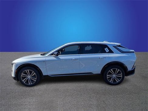 New 2026 Cadillac Lyriq Luxury image 2