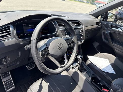 Used 2022 Volkswagen Tiguan SE R-Line FWD image 4