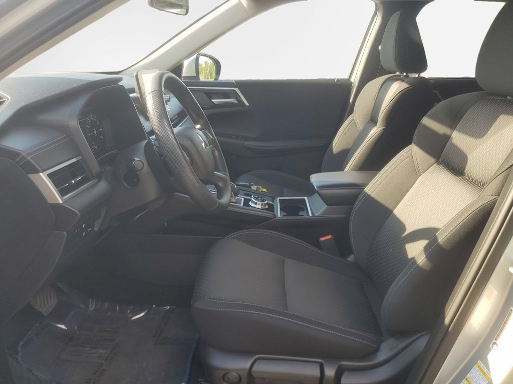 Used 2025 Mitsubishi Outlander ES AWD/4WD image 12