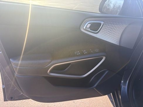 Used 2022 Kia Soul LX image 22