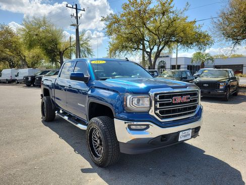Used 2017 GMC Sierra 1500 SLE w/ SLE Value Package image 4