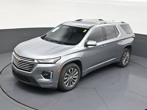 Used 2023 Chevrolet Traverse Premier FWD image 12