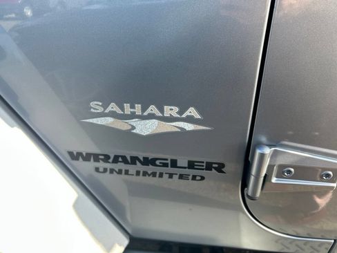 Used 2014 Jeep Wrangler Unlimited Sahara w/ Connectivity Group AWD/4WD image 18