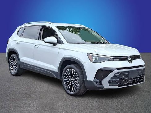 Used 2025 Volkswagen Taos SE FWD image 3