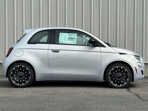 New 2026 FIAT 500 e w/ Comfort Group FWD image 3