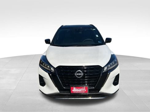 Used 2023 Nissan Kicks SR w/ SR Premium Package FWD image 5