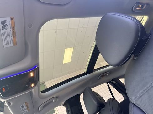 Used 2025 Mercedes-Benz GLC 350e 4MATIC image 22