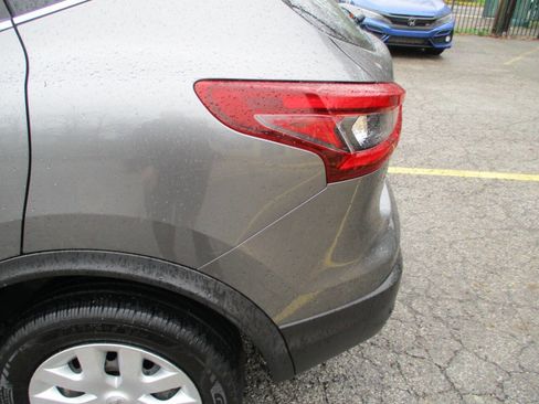 Used 2020 Nissan Rogue Sport S image 16