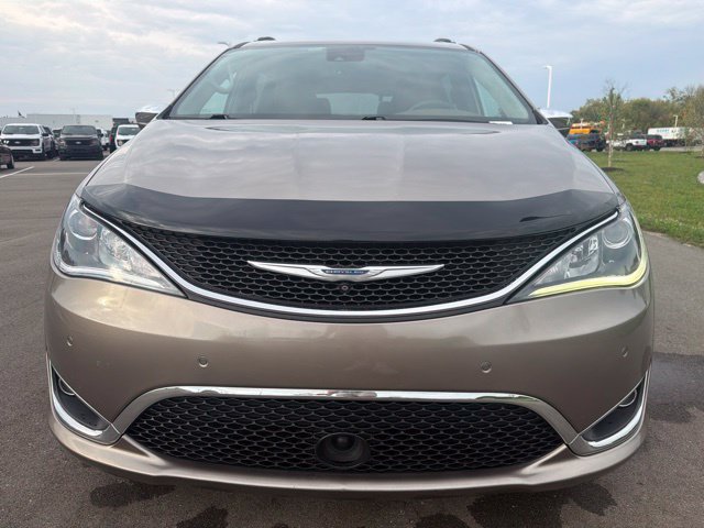 Used 2017 Chrysler Pacifica Limited FWD image 3