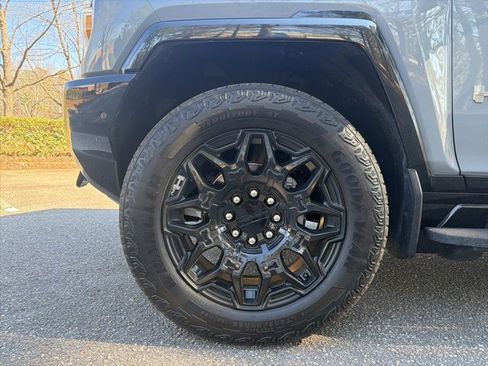 Used 2024 GMC Hummer EV 2X image 9