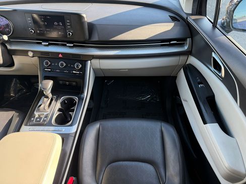 Used 2024 Kia Carnival LX image 21