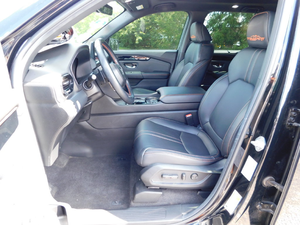 Used 2025 Honda Pilot TrailSport image 13