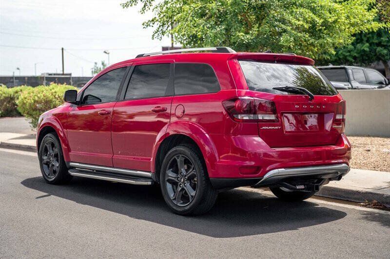 Used 2020 Dodge Journey Crossroad FWD image 3