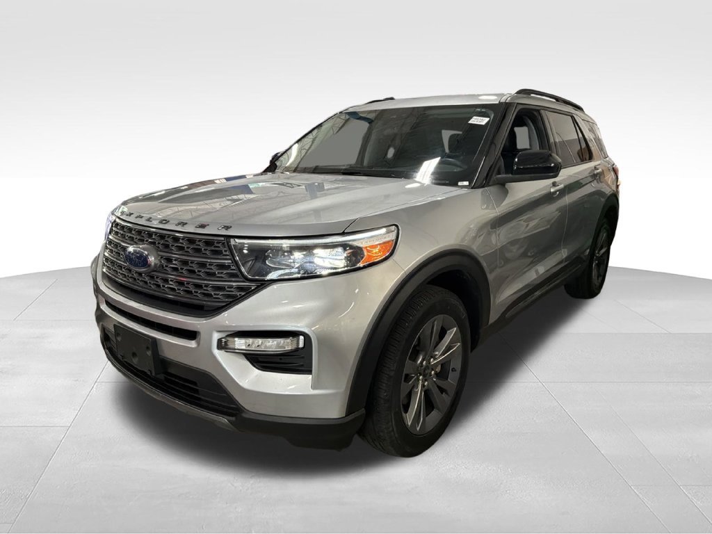 Used 2023 Ford Explorer XLT w/ Equipment Group 202A AWD/4WD image 21