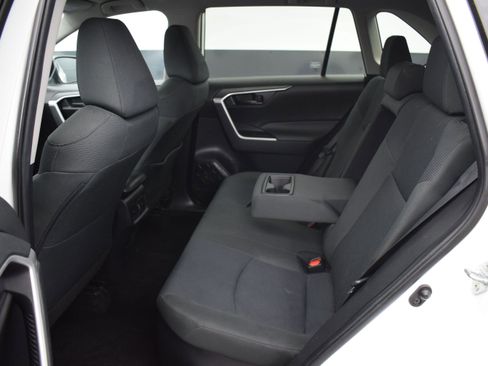Used 2021 Toyota RAV4 LE AWD/4WD image 12