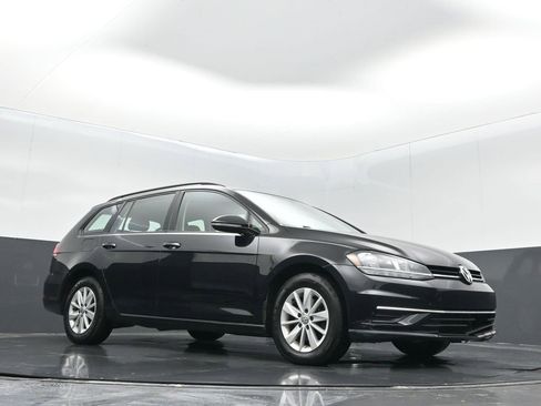 Used 2018 Volkswagen Golf S image 26