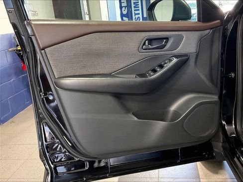 Used 2023 Nissan Rogue S AWD/4WD image 9