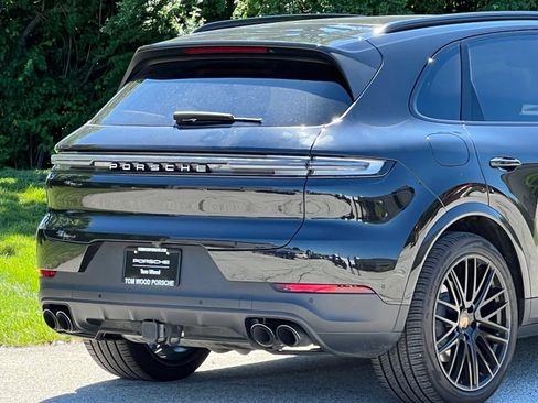 Certified 2025 Porsche Cayenne E-Hybrid AWD/4WD image 32