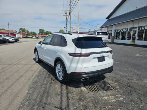 Used 2022 Porsche Cayenne AWD/4WD image 7