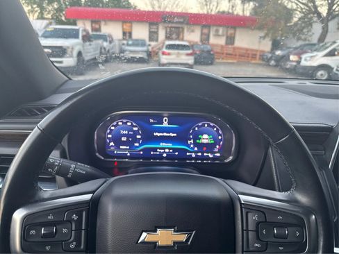 Used 2023 Chevrolet Suburban Premier RWD image 18