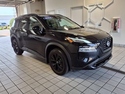 Used 2023 Nissan Rogue SV w/ SV Premium B Package FWD image 1