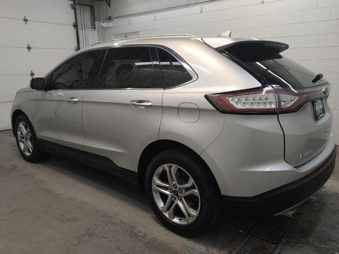 Used 2018 Ford Edge Titanium w/ Technology Package AWD/4WD image 3