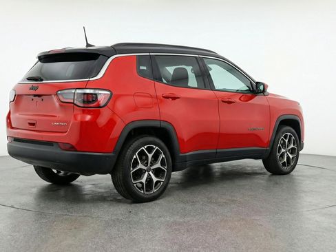 Used 2025 Jeep Compass Limited image 9