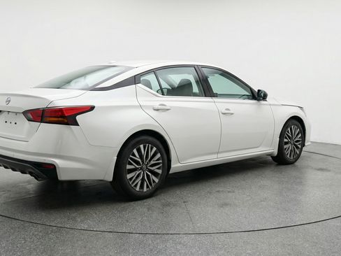 Used 2025 Nissan Altima 2.5 SV image 9